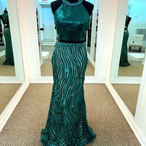 Envious Couture Green and Nude Sequined Size 12 two piece Prom Gown #17148